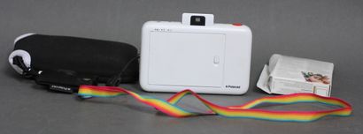 null POLAROID

Appareil photo modèle Snap avec son étui et un lot de 50 papiers ...