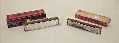 null *HOHNER

Deux harmonicas Negro et Chromonika II dans leurs boites d'origines

(un...