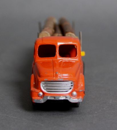 null DINKY SUPERTOYS made in France

Tracteur willeme avec semi-remorque fardier...