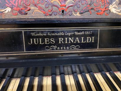 null Jules RINALDI Paris

Piano droit en marquèterie Boulle, placage d'ébène, montants...