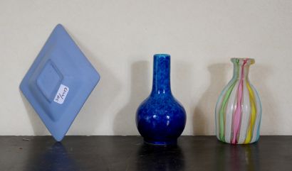 null Lot en céramique :

- Paul MILLET

Petit vase à glaçure bleue, signé

H : 11...