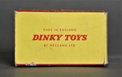 null DINKY TOYS made in England

Armoured car ref. 670 (small paint chips)

In its...