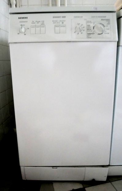 null SIEMENS

Washing machine with hood model SIWAMAT 8080

H : 88 L : 46 P : 62...