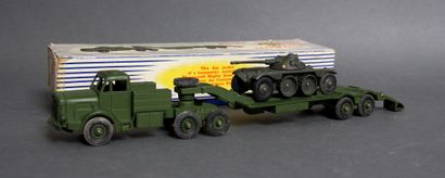Lot :

- DINKY SUPERTOYS made in England

Tank...