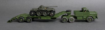 null Lot :

- DINKY SUPERTOYS made in England

Tank transporter, ref. 660 (small...