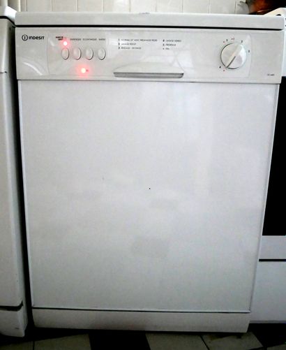 INDESIT 
Lave vaisselle modèle DG6400 
H...