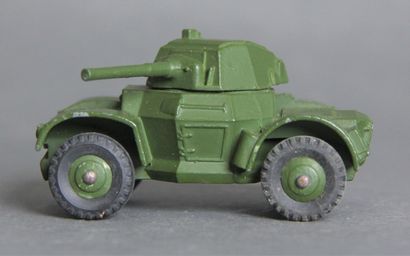 null DINKY TOYS made in England

Armoured car ref. 670 (small paint chips)

In its...