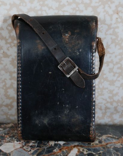 null KODAK

Brownie 2 bellows camera, in its damaged leather case