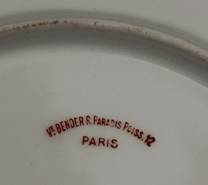 null *BENDER rue Paradis, Paris

Huit assiettes à dessert en porcelaine blanche à...