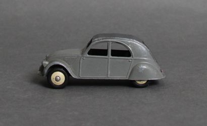 null DINKY TOYS made in France

- Simca Versailles blue cream roof ref. 24Z (three...