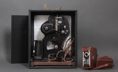 null - ZEISS IKON

Projecteur cinématographique n°w-15199 sur un socle en bois naturel,...