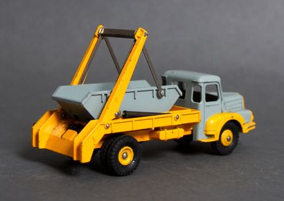 null DINKY SUPERTOYS made in France

Unic multibenne marrel truck, ref. 38A (small...