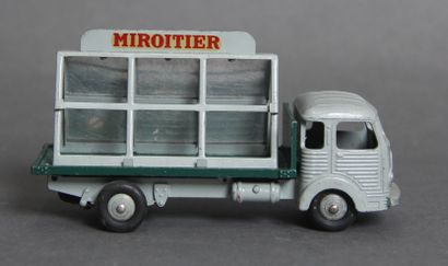 null DINKY TOYS made in France

- Simca cargo mirror gray cabin and green tray, ref....