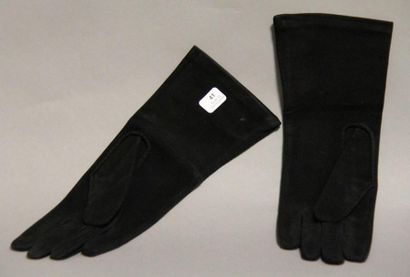 Anonymes Paire de gant en veau velours noir. T 6,5