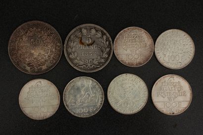 null Lot de pièces en argent :

- 1 p de 50 FF Hercule 1977

- 1 p de 5 FF 1832

-...
