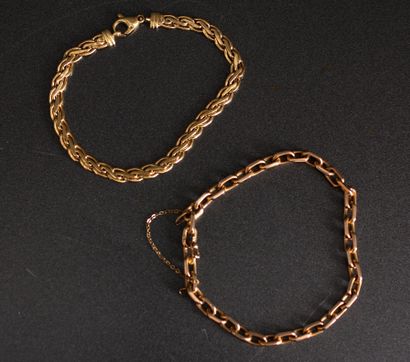 null Deux bracelets en or jaune 18k, pds : 22,5-9,4 g. (un accidenté)