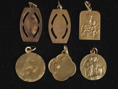 null Lot six pendentifs religieux en or jaune et gris 18k, pds : 3,3-1,9-2,1-1,2-1,2...