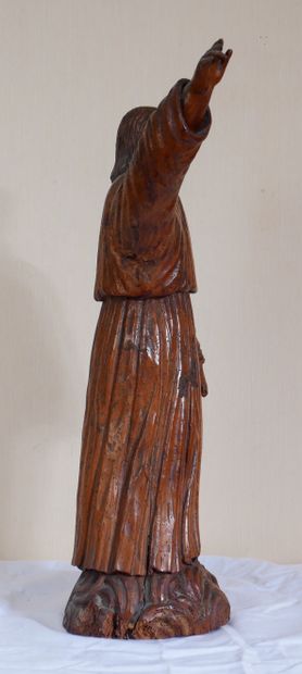 null Sculpture in natural wood representing Jesus with his arm raised in blessing

H...