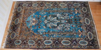 null Tapis en laine décor polychrome d'arbre de vie sur fond bleu turquoise, Iran

262...