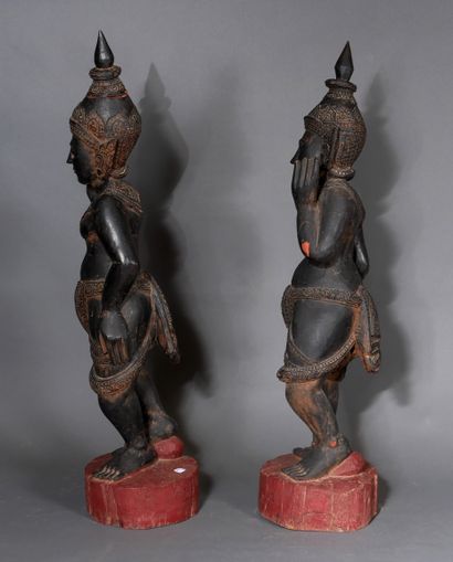 null Pair of painted wooden dancers, Far East

H : 96-97 cm (wear, missing parts...