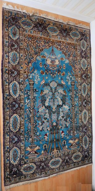 null Tapis en laine décor polychrome d'arbre de vie sur fond bleu turquoise, Iran

262...