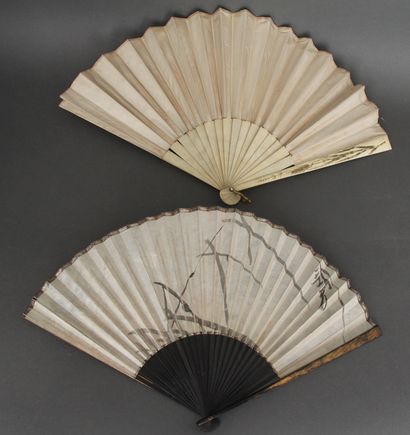 null Lot:

- Black lacquered and gilded wooden fan, painted leaf of a departure scene,...