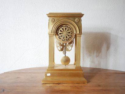 null Portico clock in gilt bronze, dial signed Jacob in Paris

H : 41 W : 26 D :...