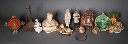 null *Lot d'objets divers sur le thème religieux