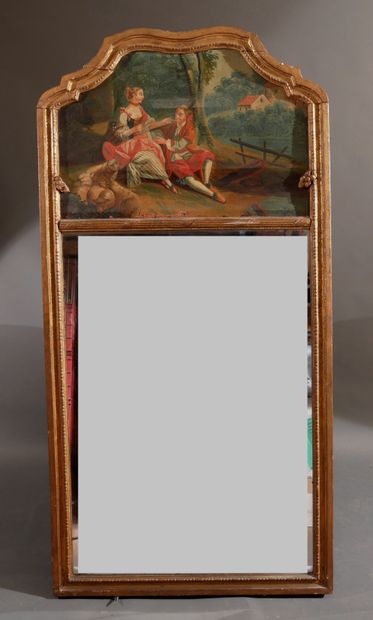 null Trumeau en bois redoré à décor peint d'une scène galante

160,5 x 81 cm. (a...