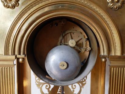 null Portico clock in gilt bronze, dial signed Jacob in Paris

H : 41 W : 26 D :...