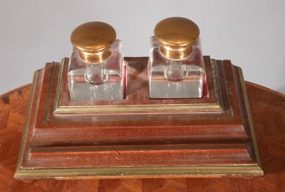 null 
Inkwell in natural wood and brass with two glass and brass bottles





H :...