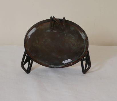 null Tripod display in wrought iron and dried leaves under glass, signed

H : 4,5...