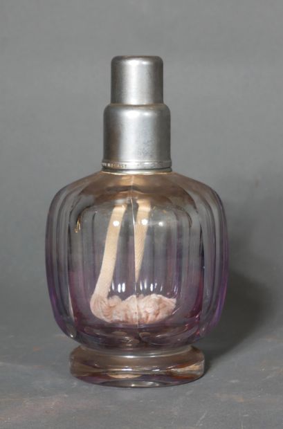 null *BACCARAT

Lampe Berger en cristal taillé, étiquette collée

H : 16 cm. (bouchon...