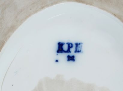 null Manufacture KPM Berlin

Groupe en porcelaine polychrome représentant un angelot...