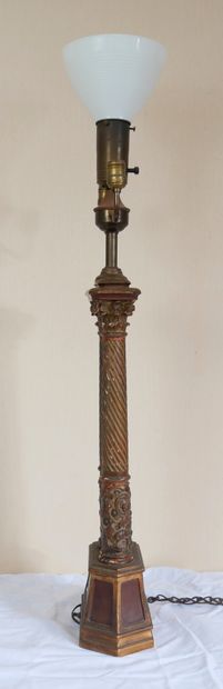 null Pied de lampe en bois patiné marron et bronzine formé de deux colonnes corinthiennes

H...
