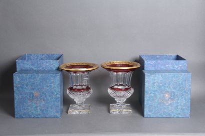 null SAINT LOUIS

Deux vases en cristal taillé teinté rouge à décor de côtes plates...