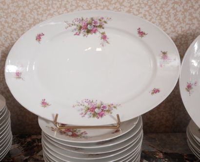 null Partie de service de table en porcelaine blanche à décor de roses