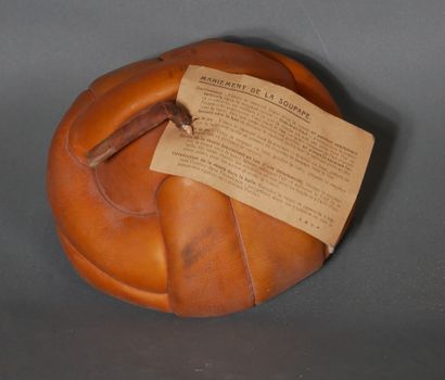 null *Leather football without lace Hungarian with its instructions, 30-40 years