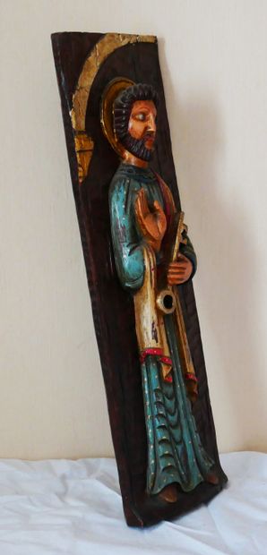 null Bas-relief en bois polychrome représentant Saint Pierre

60 x 19 cm.