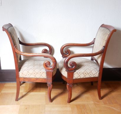 null Paire de fauteuils en bois naturel, accotoirs à enroulement, XIXème s. (usu...