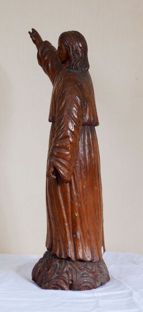 null Sculpture in natural wood representing Jesus with his arm raised in blessing

H...