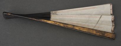 null Lot:

- Black lacquered and gilded wooden fan, painted leaf of a departure scene,...