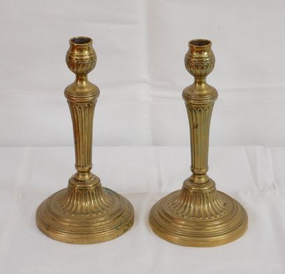 null Pair of candlesticks in godronné bronze Louis XVI style

H : 27 cm.