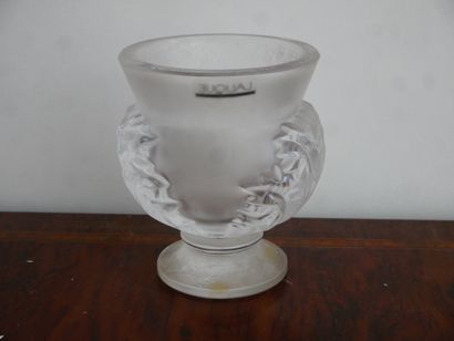 null LALIQUE France

Vase modèle Saint Cloud en cristal dépoli pressé moulé à décor...
