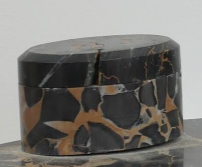 null Black veined marble desk set, years (chips, accidents, restorations)