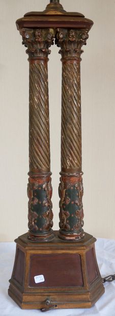null Pied de lampe en bois patiné marron et bronzine formé de deux colonnes corinthiennes

H...