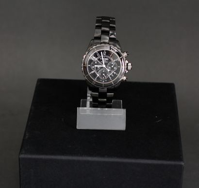 null *CHANEL

Bracelet-montre d'homme, modèle J12 automatic en céramique noire, fond...