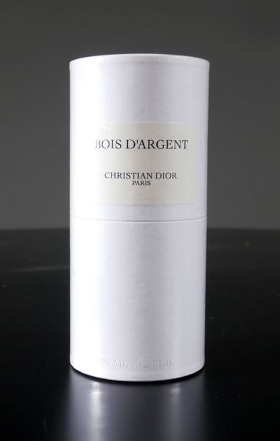 null *Christian DIOR

Eau de parfum Bois d'argent, 125 ml dans sa boite d'origine

Etat...