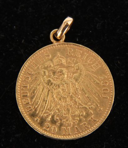 null *Pendentif en or jaune 18k formé d'une pièce de 20 mark 1920, pds : 8,2 g.