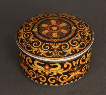 null Gianni VERSACE - ROSENTHAL

Boîte circulaire couverte, modèle Barocco, en porcelaine...